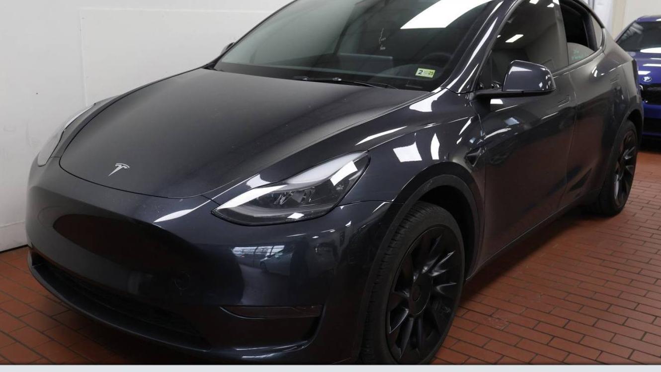 TESLA MODEL Y 2024 7SAYGDED9RF009895 image